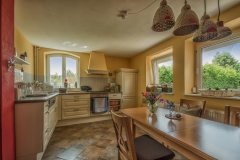 Wohnküche im Landhausstil im Naumburger Ferienhaus "Brückenhaus"